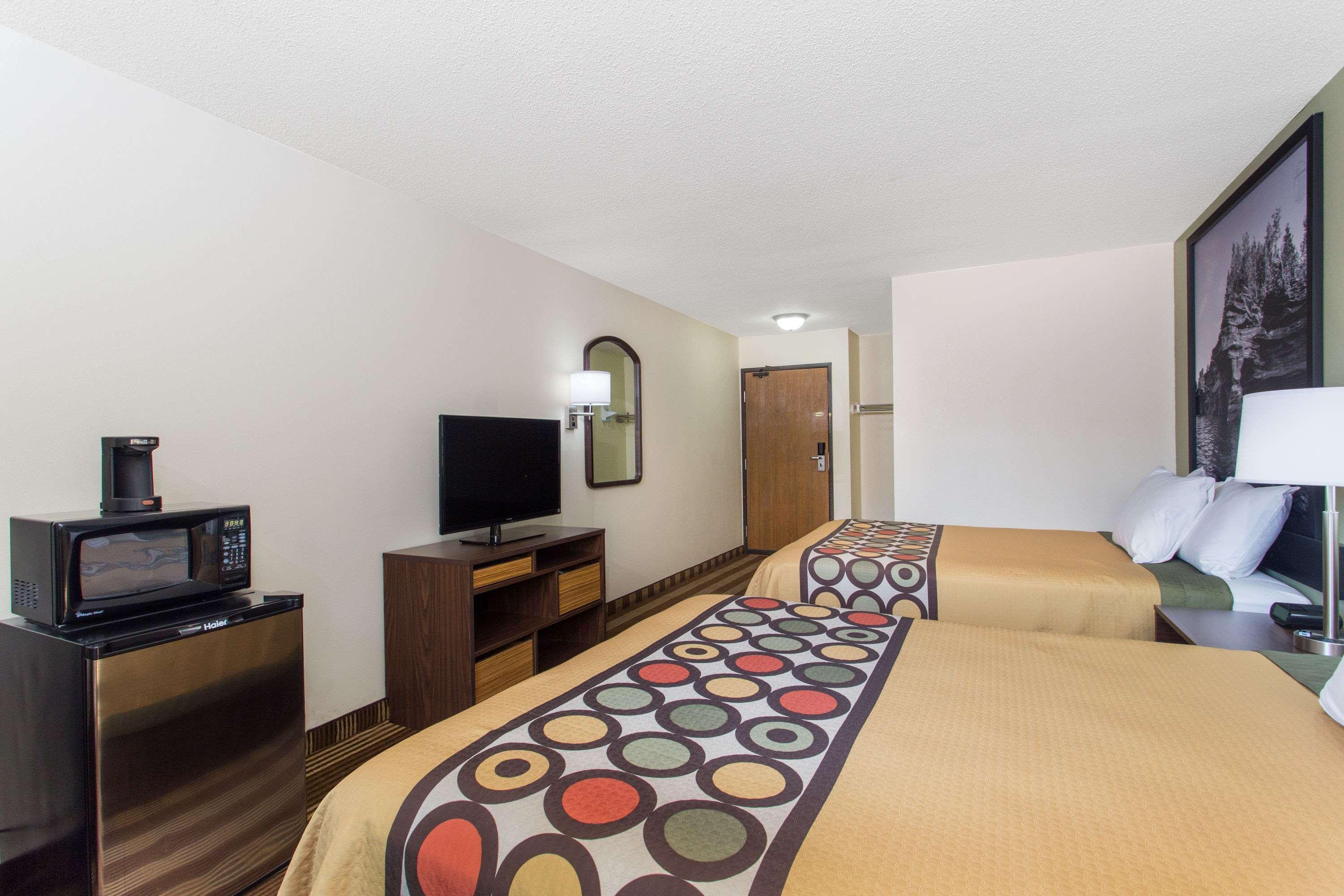 Мотель Super 8 By Wyndham Eau Claire I-94 Екстер'єр фото