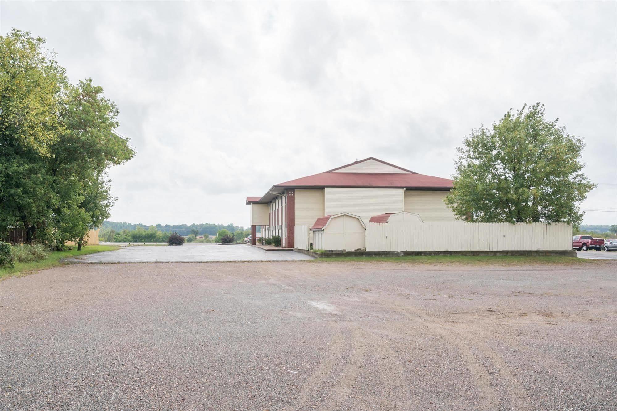 Мотель Super 8 By Wyndham Eau Claire I-94 Екстер'єр фото